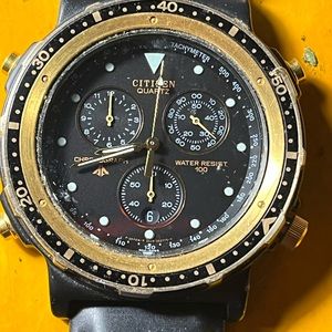Citizen quartz chronograph watch for sale. Just needs new battery
